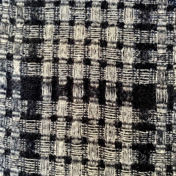 Stylish Warn Winter Scarf - Picture 7 of 7